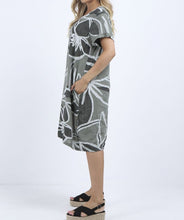 Load image into Gallery viewer, Italian Leaf Print Linen Lagenlook Shift Dress (6 Colors)
